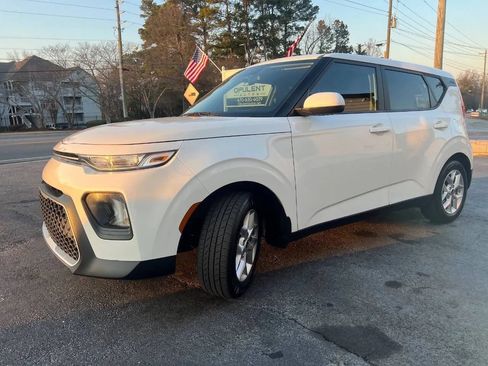 Used 2022 Kia Soul LX w/ Technology Package FWD image 4