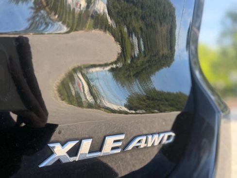 Used 2018 Toyota Highlander XLE AWD/4WD image 13
