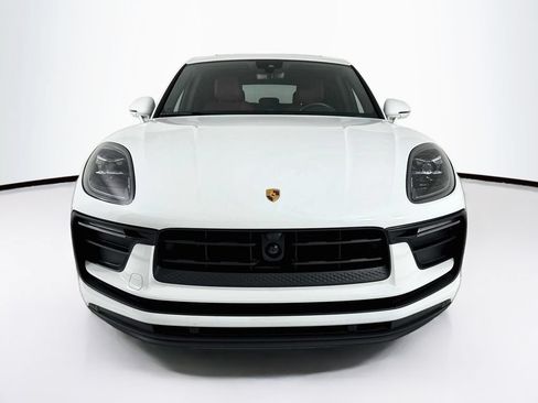 Certified 2025 Porsche Macan AWD/4WD image 10