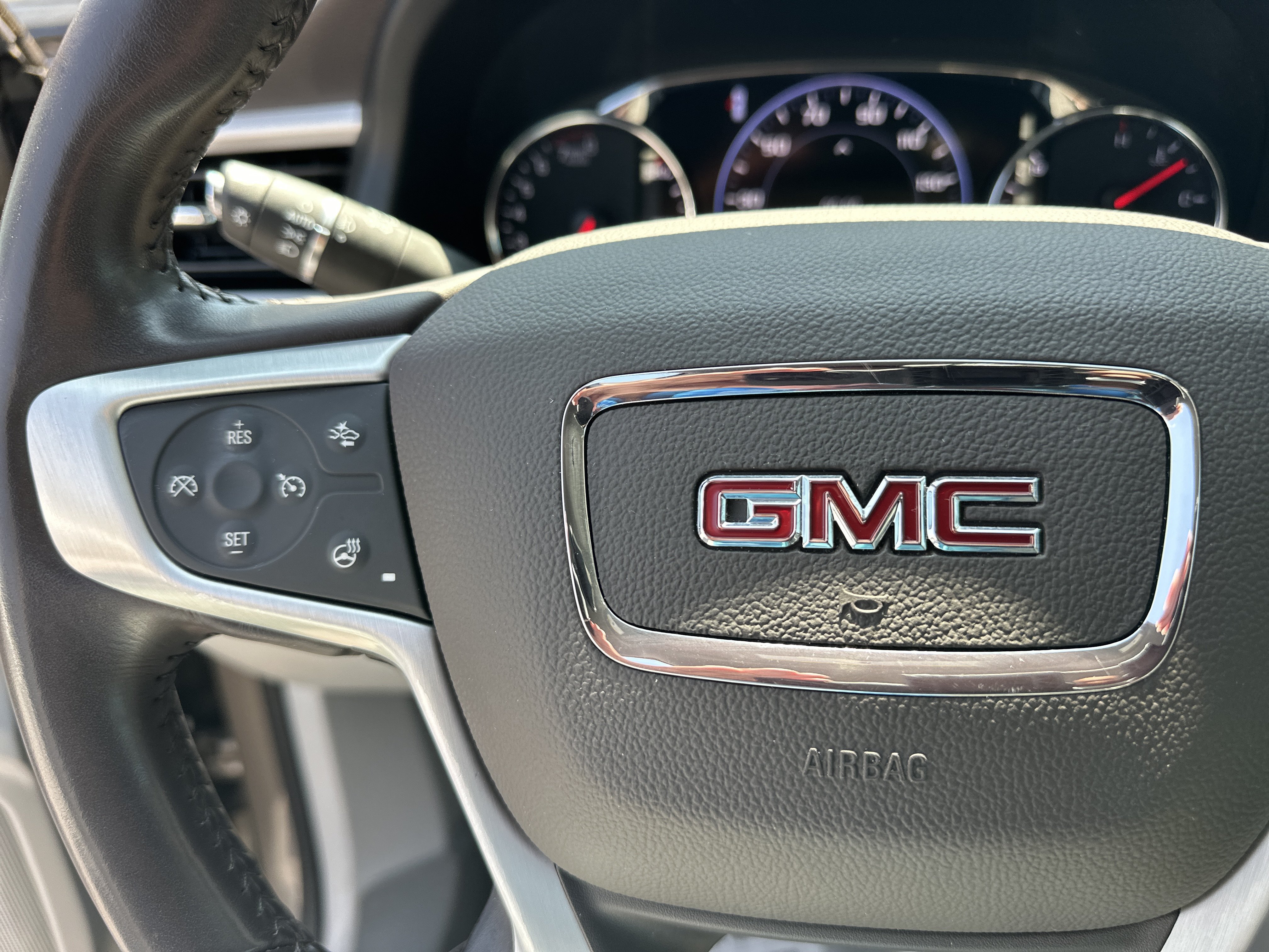 Used 2022 GMC Acadia SLT w/ Technology Package FWD image 26