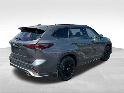 Used 2024 Toyota Highlander XSE AWD/4WD image 7