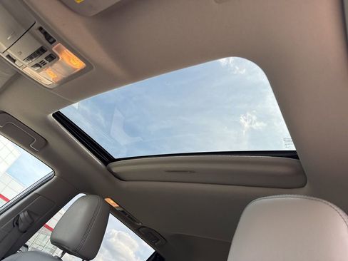 Used 2019 Toyota Highlander XLE image 9