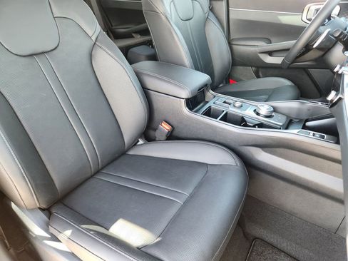 Certified 2025 Kia Sorento EX w/ EX Panoramic Sunroof Package FWD image 14