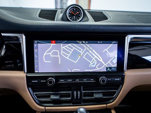 Used 2021 Porsche Macan S image 44