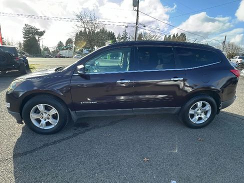 Used 2009 Chevrolet Traverse LT FWD image 6