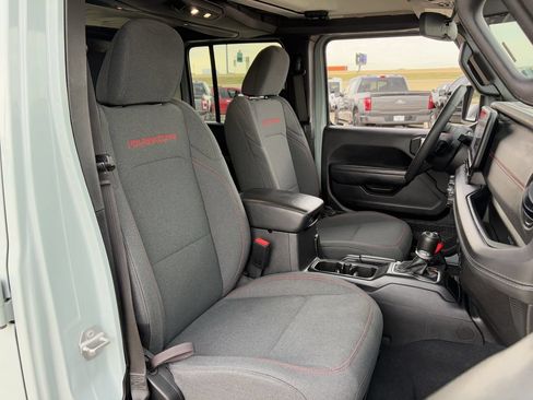 Used 2024 Jeep Wrangler Unlimited Rubicon AWD/4WD image 32