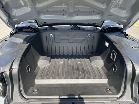 New 2025 GMC Hummer EV 3X w/ LPO, Roof Cross Rail Package image 31