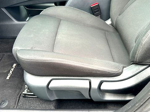 Used 2024 Nissan Rogue S image 15