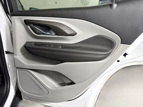 Used 2022 GMC Terrain SLE image 28