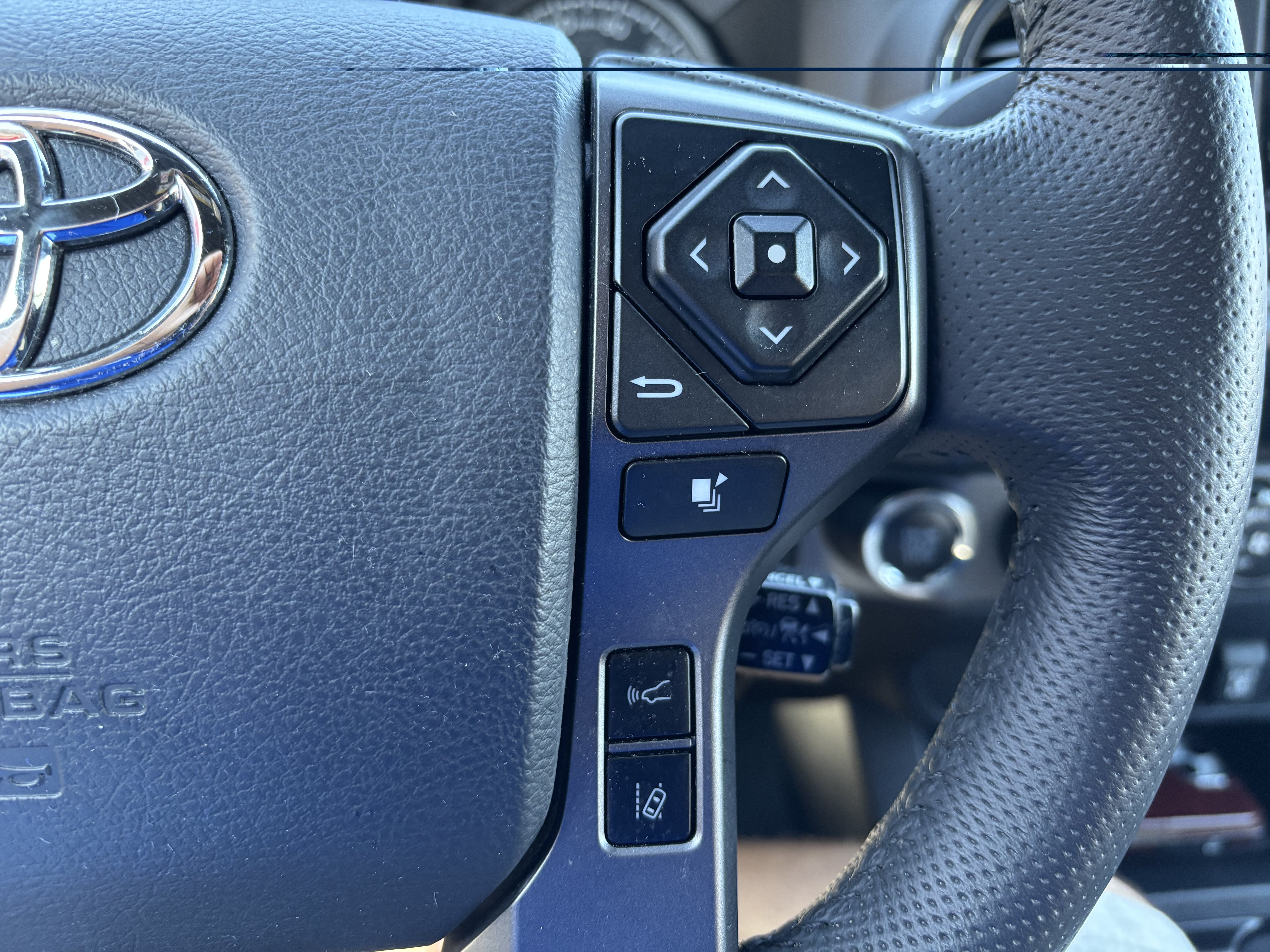 Used 2020 Toyota Tacoma TRD Off-Road AWD/4WD image 19