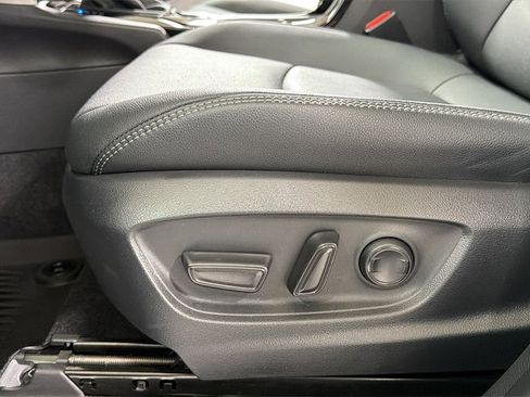 Certified 2025 Toyota Corolla Cross XLE image 14