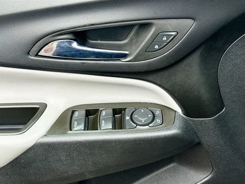 Used 2023 Chevrolet Equinox LS FWD image 17