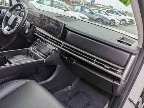 Used 2025 Hyundai Santa Fe SEL AWD/4WD image 6