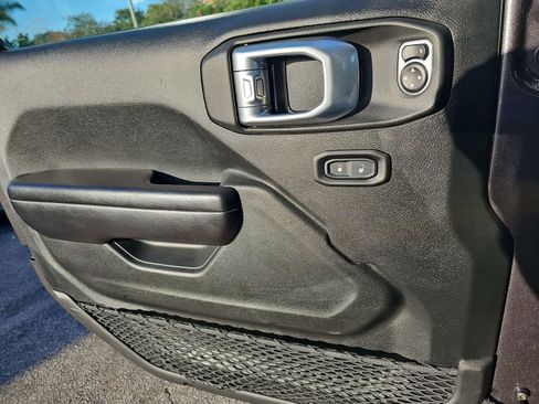 Used 2021 Jeep Wrangler Unlimited Sport image 32