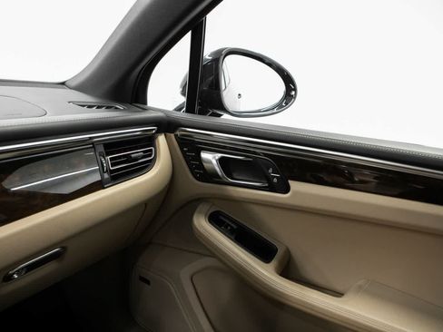 Certified 2023 Porsche Macan S AWD/4WD image 26