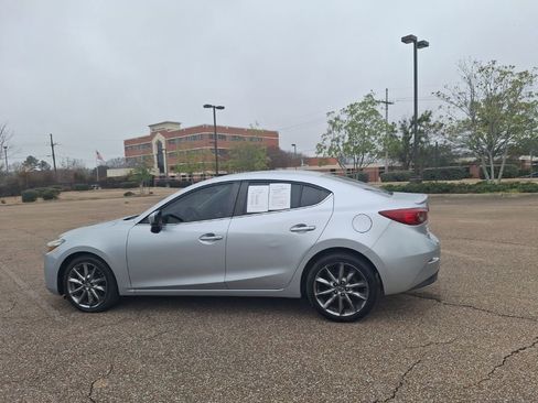 Used 2018 MAZDA MAZDA3 Touring image 13