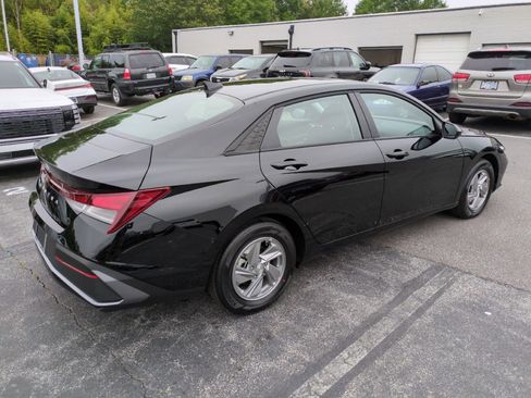 New 2026 Hyundai Elantra SE FWD image 7