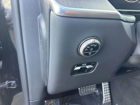 Used 2025 Mercedes-Benz GLC 43 AMG 4MATIC image 40