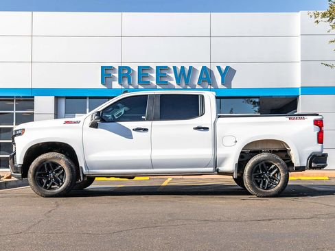Used 2021 Chevrolet Silverado 1500 LT Trail Boss w/ Convenience Package II image 2