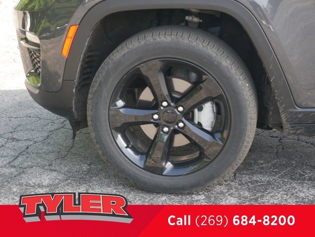 Certified 2024 Jeep Grand Cherokee Limited w/ Black Appearance Package AWD/4WD image 41
