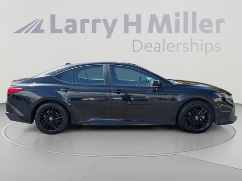 Used 2025 Toyota Camry SE FWD image 6