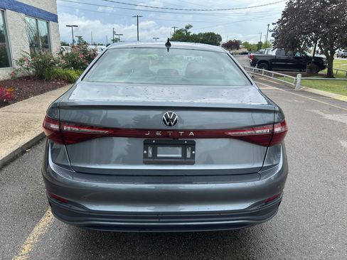Used 2025 Volkswagen Jetta Sport FWD image 5