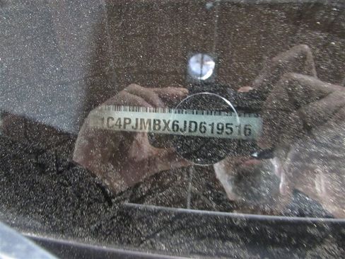 Used 2018 Jeep Cherokee Trailhawk image 15