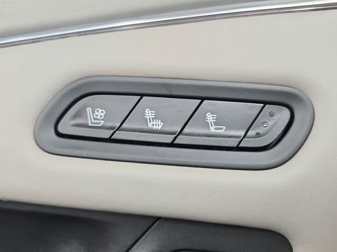 Used 2021 Cadillac Escalade Premium Luxury Platinum AWD/4WD image 35