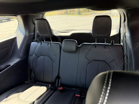 New 2026 Chrysler Voyager LX image 12