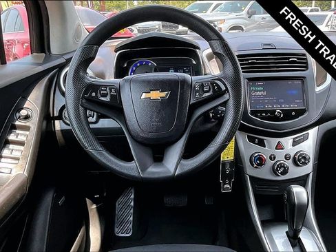 Used 2015 Chevrolet Trax LT w/ LT Sun and Sound Package FWD image 11