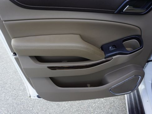 Used 2018 GMC Yukon XL SLT w/ Premium Edition image 18