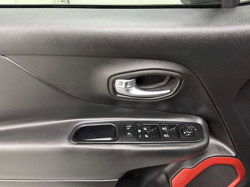 Used 2015 Jeep Renegade Trailhawk w/ Popular Equipment Group AWD/4WD image 15