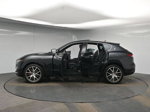 Used 2022 Maserati Levante GT AWD/4WD image 54