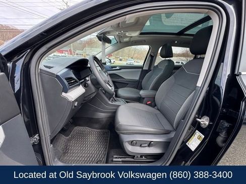 Used 2024 Volkswagen Taos SE image 30
