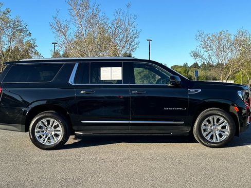 Used 2024 GMC Yukon XL Denali image 3