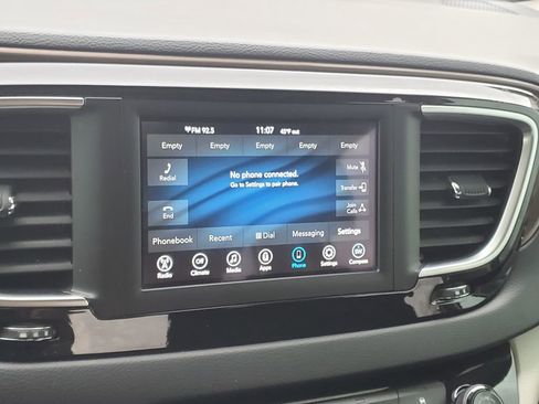 Used 2018 Chrysler Pacifica Touring Plus image 23