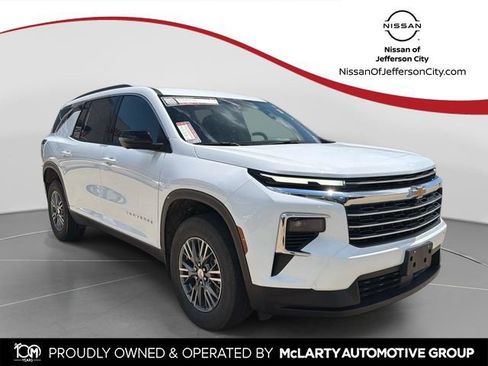 Used 2026 Chevrolet Traverse LT w/ Driver Confidence Package AWD/4WD image 1