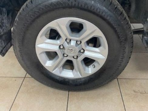 Used 2018 Toyota 4Runner SR5 Premium AWD/4WD image 23