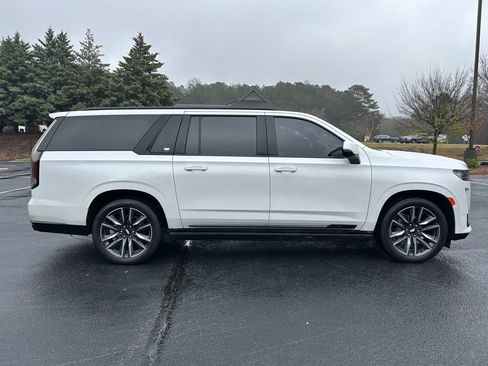 Used 2023 Cadillac Escalade ESV Sport Platinum w/ Heavy-Duty Trailer Package image 27