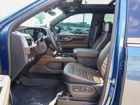 New 2026 GMC Yukon Denali Ultimate w/ LPO, Floor Liner Package AWD/4WD image 9