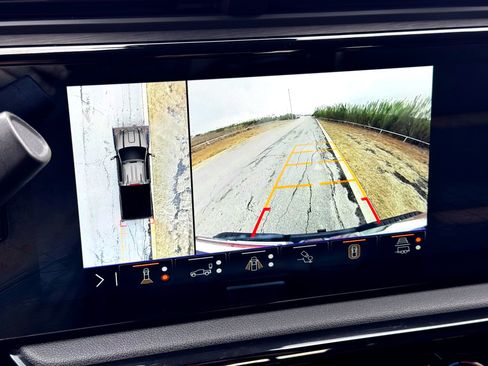 Used 2024 GMC Sierra 2500 AT4 w/ AT4 Preferred Package image 32