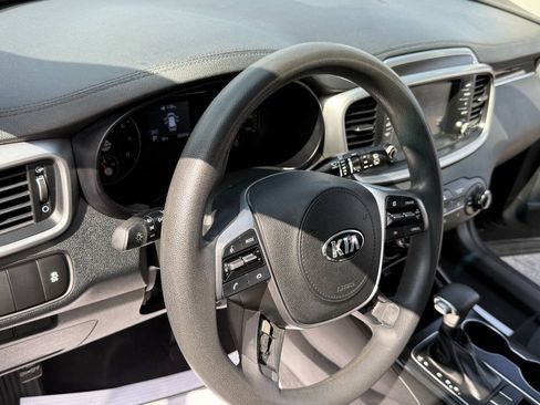 Used 2019 Kia Sorento L FWD image 8