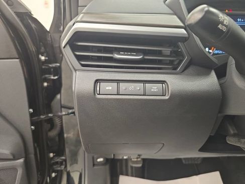 Used 2025 Nissan Altima 2.5 SV FWD image 30