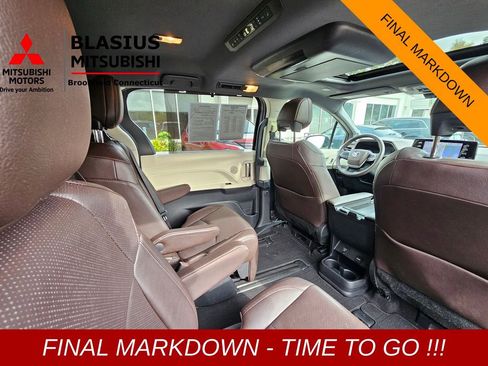 Used 2022 Toyota Sienna Platinum image 23