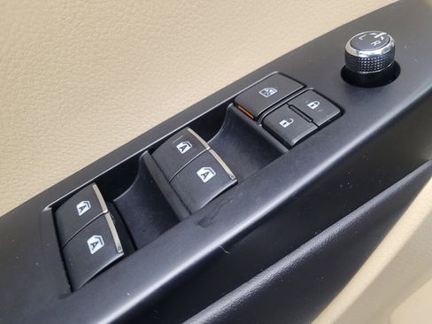 Used 2019 Toyota Highlander Limited FWD image 27