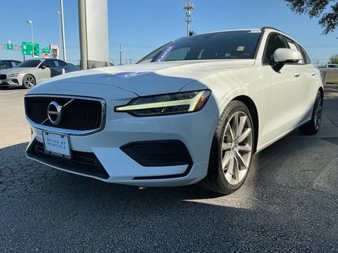 Used 2020 Volvo V60 T5 Momentum FWD image 3