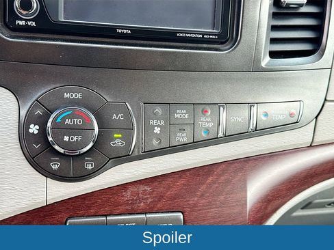 Used 2014 Toyota Sienna XLE image 18