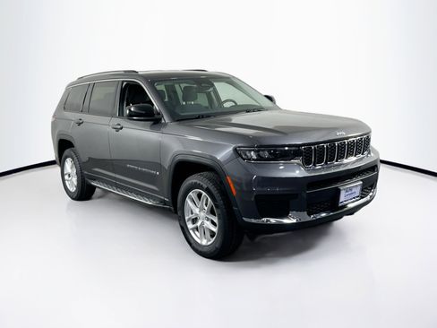 Used 2023 Jeep Grand Cherokee L Laredo image 3