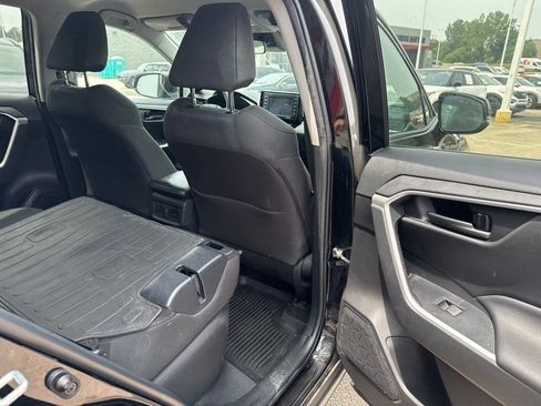 Used 2022 Toyota RAV4 LE AWD/4WD image 18