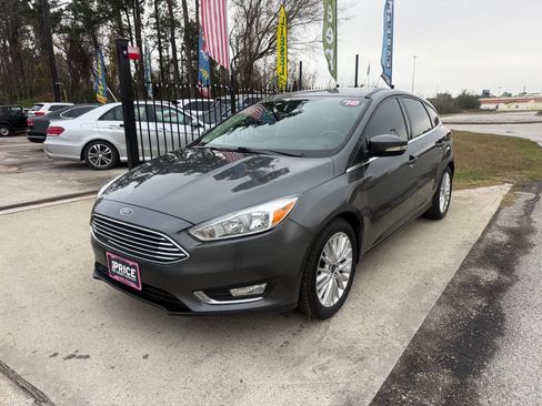 Used 2018 Ford Focus Titanium image 2